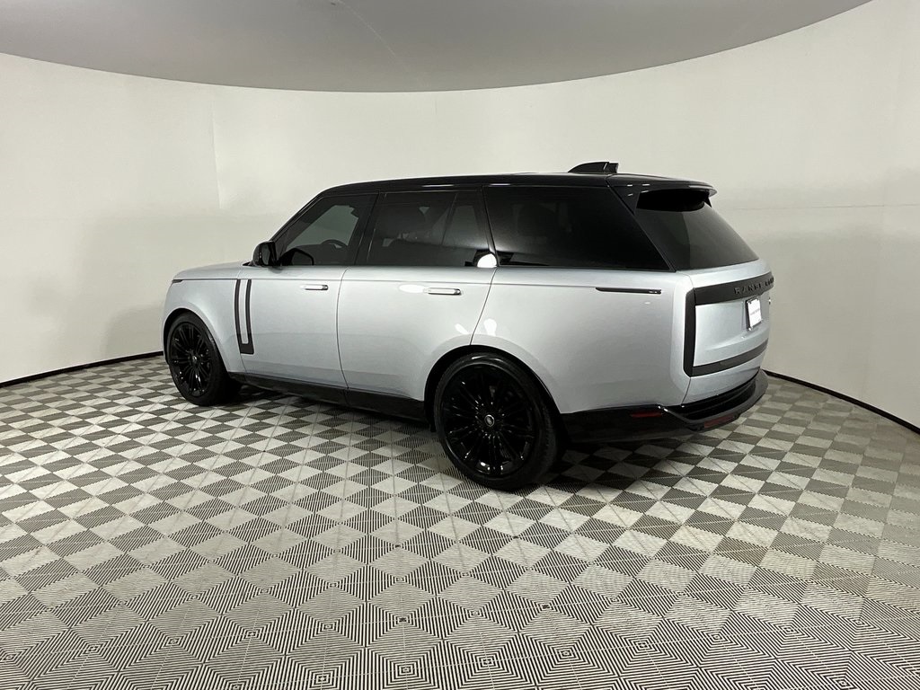 2023 Land Rover Range Rover SE photo 3