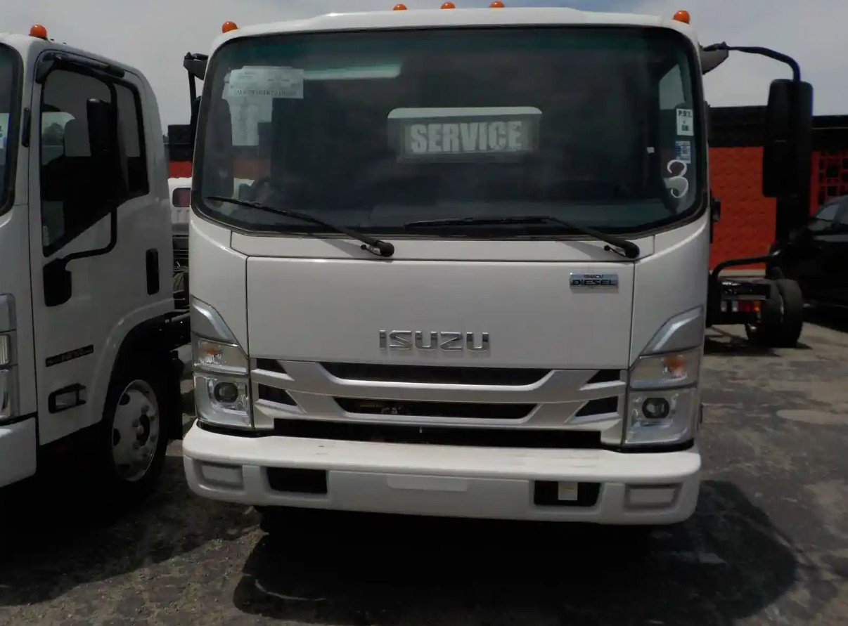 2024 Isuzu NQR photo 2