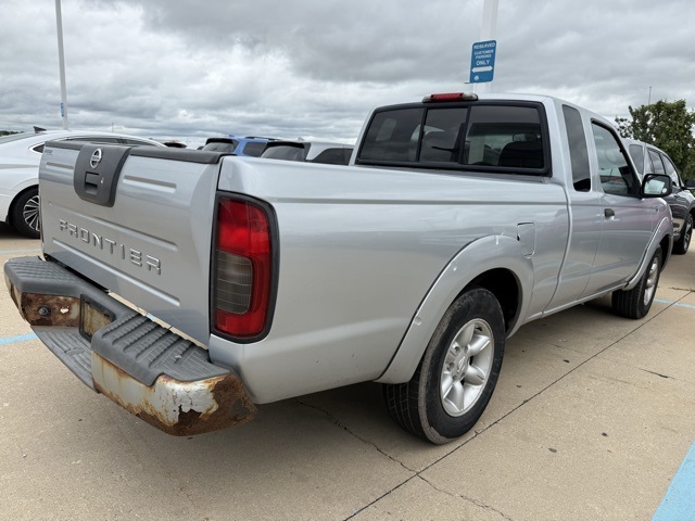 2002 Nissan Frontier King Cab photo 2