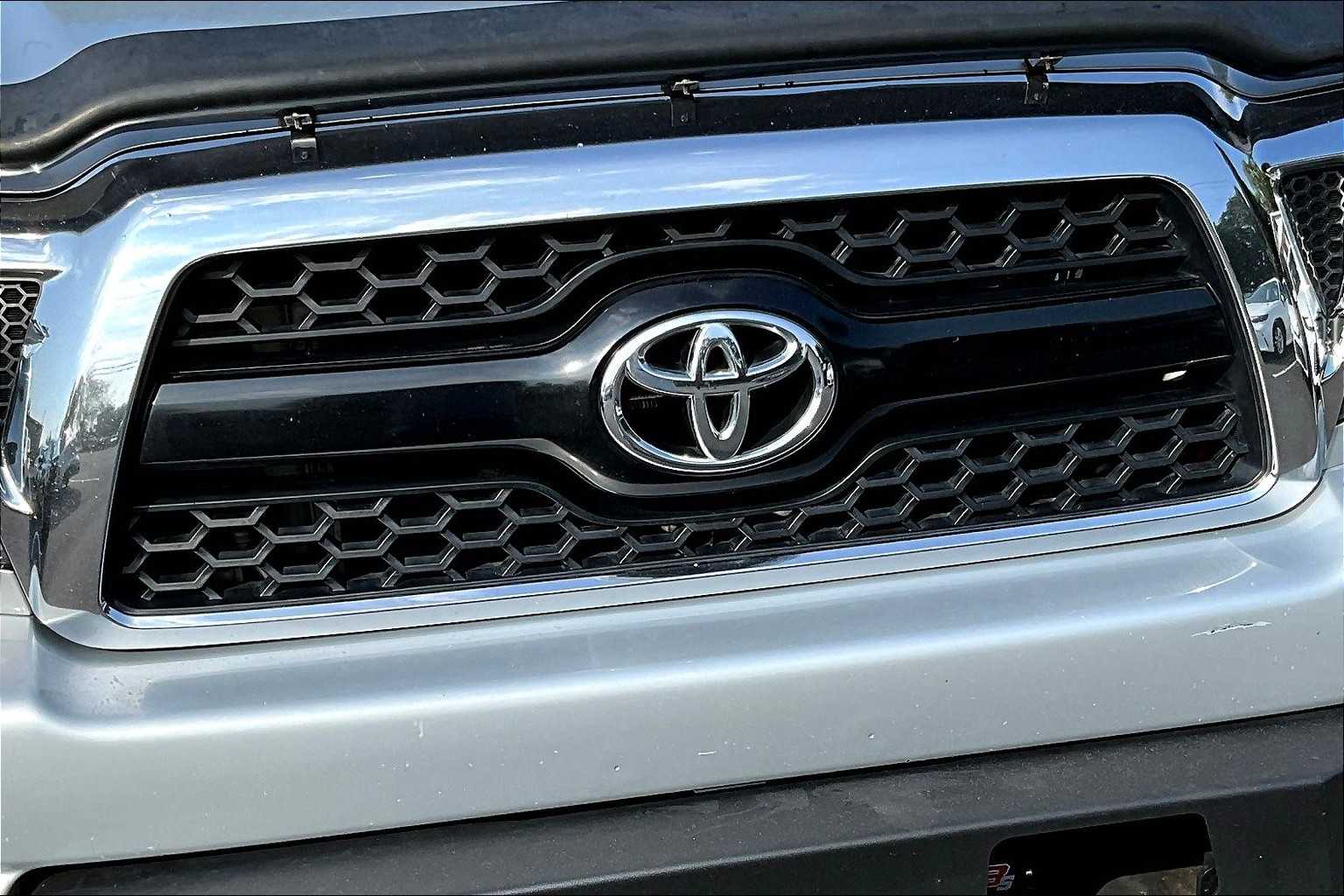 2011 Toyota Tacoma photo 24
