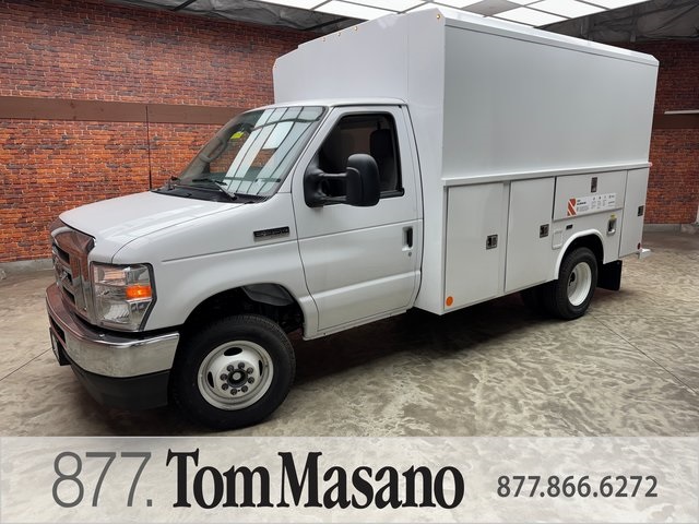 2025 Ford E-Series Cutaway Base's photo