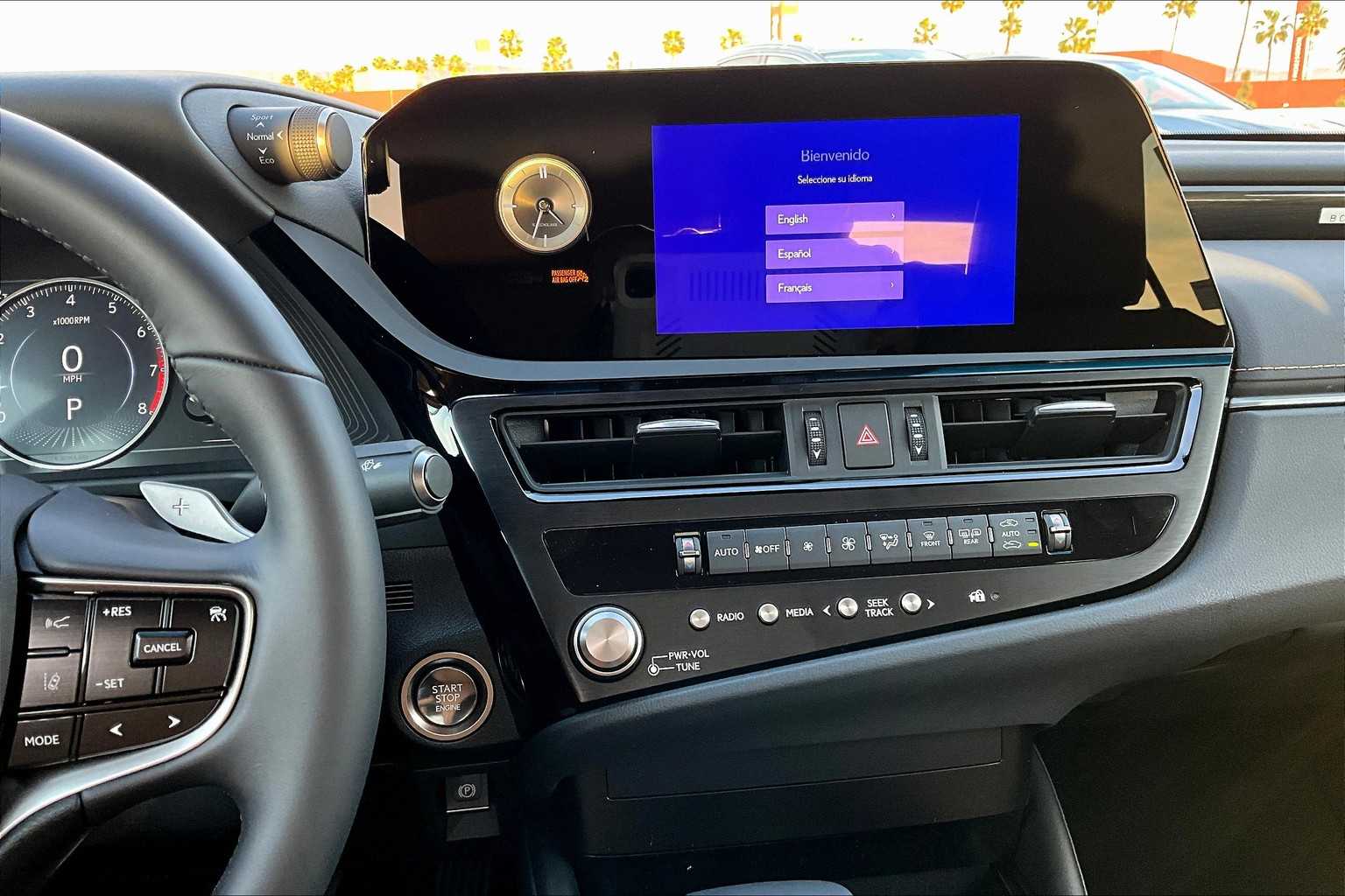 2025 Lexus ES 350 - Photo 6