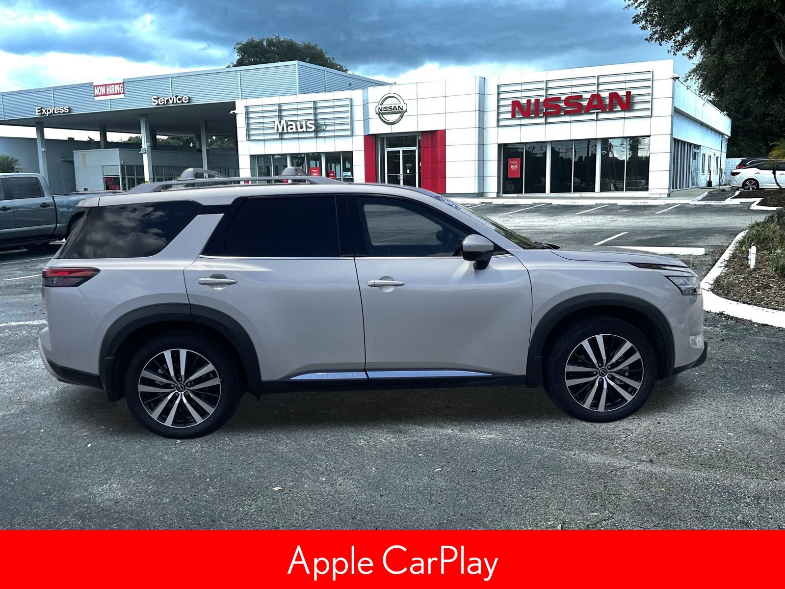 2024 Nissan Pathfinder Platinum photo 2