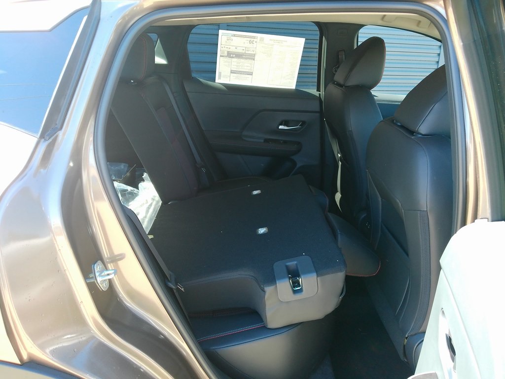 2025 Nissan Kicks SR photo 16