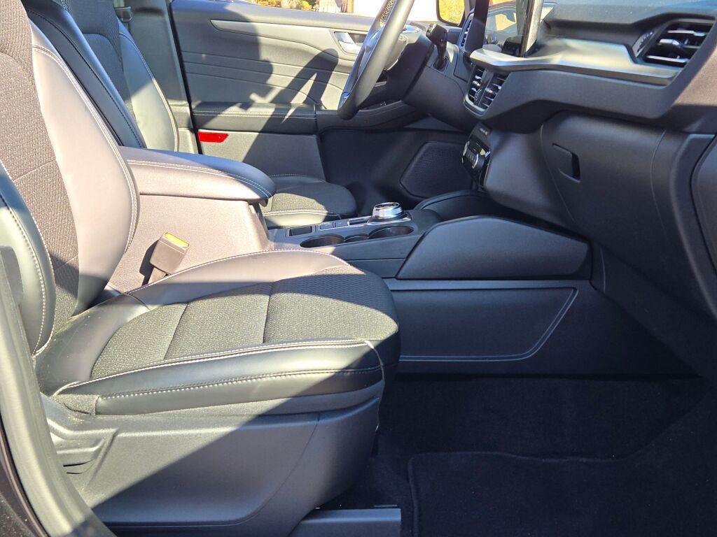 2024 Ford Escape Plug-In Hybrid Base photo 5