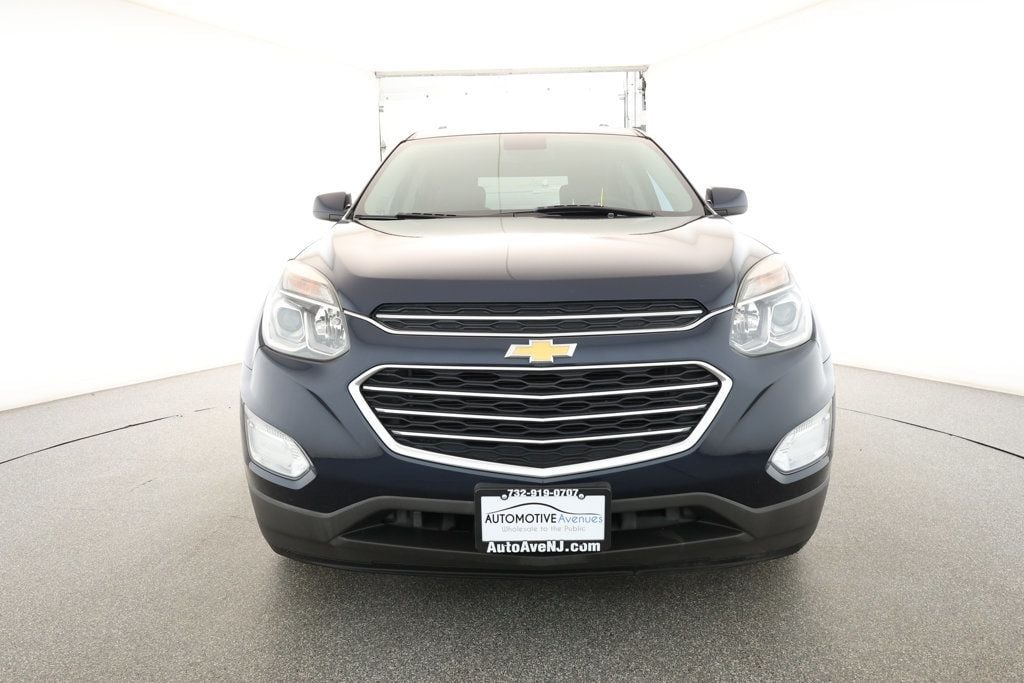 2017 Chevrolet Equinox LT photo 2