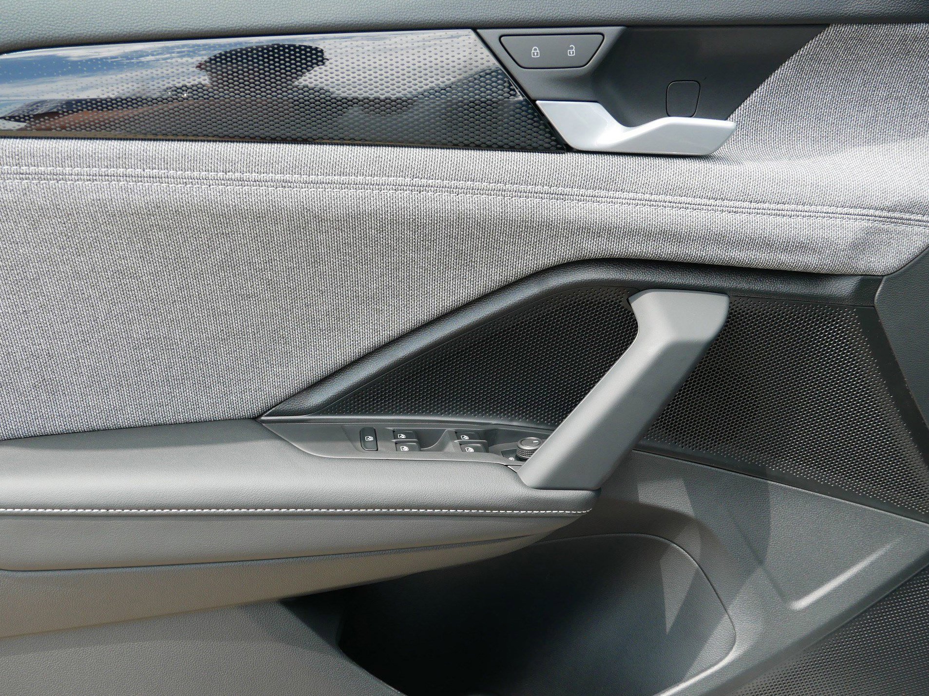 2025 Volkswagen Tiguan S photo 4