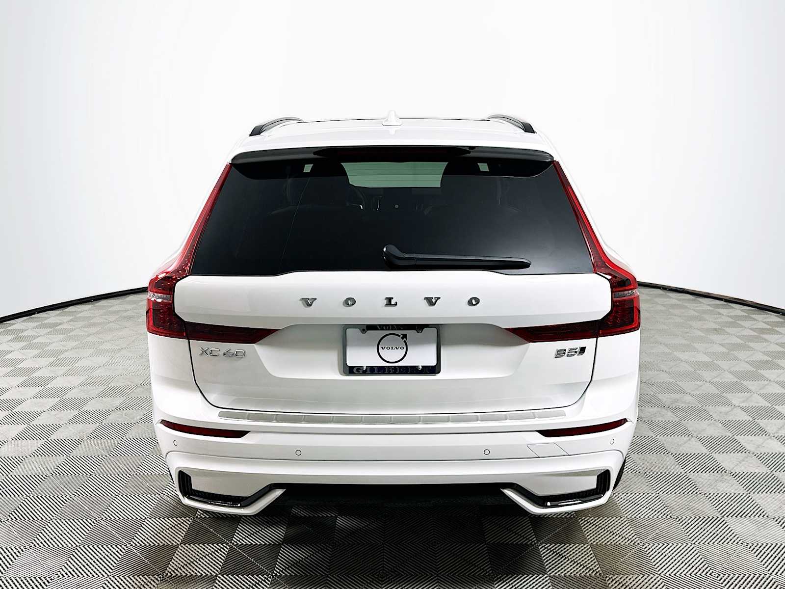 2026 Volvo XC60 B5 Plus photo 6