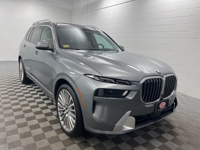 2024 BMW X7 40i's photo