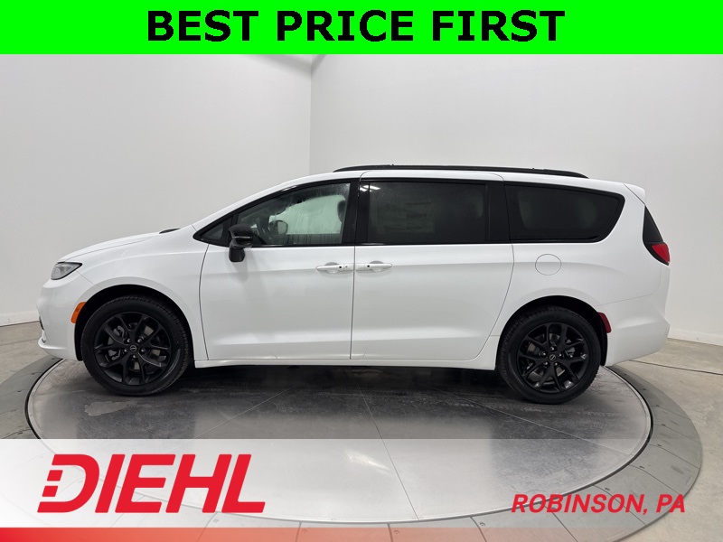 2026 Chrysler Pacifica Limited photo 4