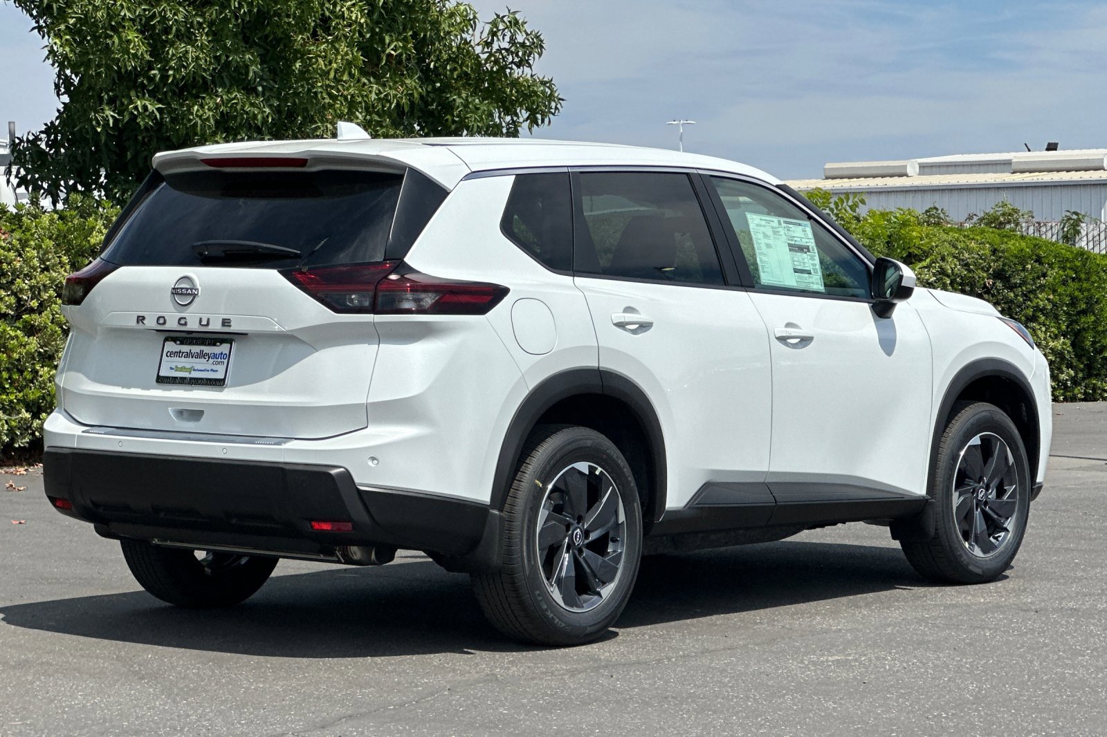 2026 Nissan Rogue SV photo 3