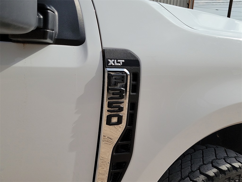 2023 Ford F-350 XLT photo 13