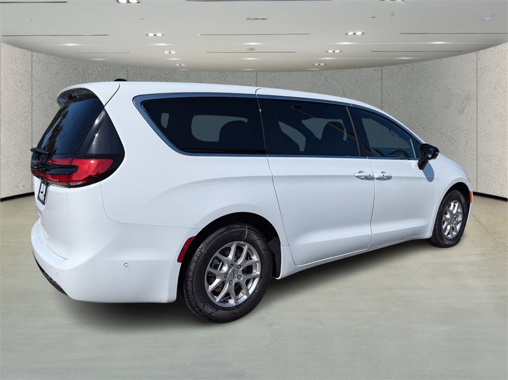 2025 Chrysler Pacifica photo 4