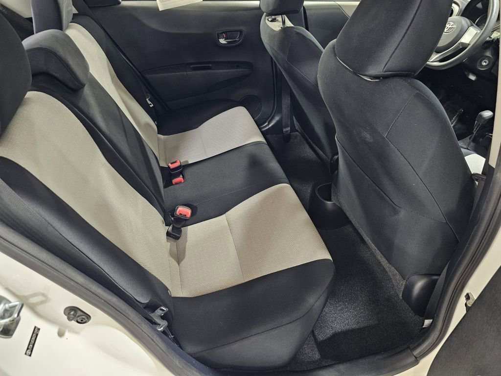 2012 Toyota Yaris LE photo 12