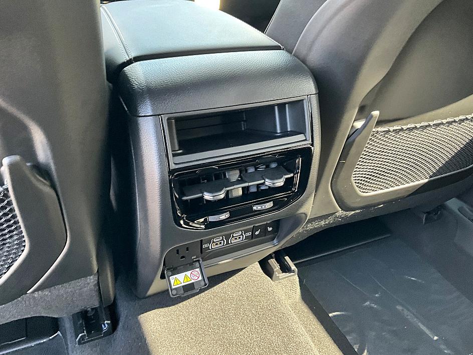 2025 Jeep Grand Cherokee Limited photo 25