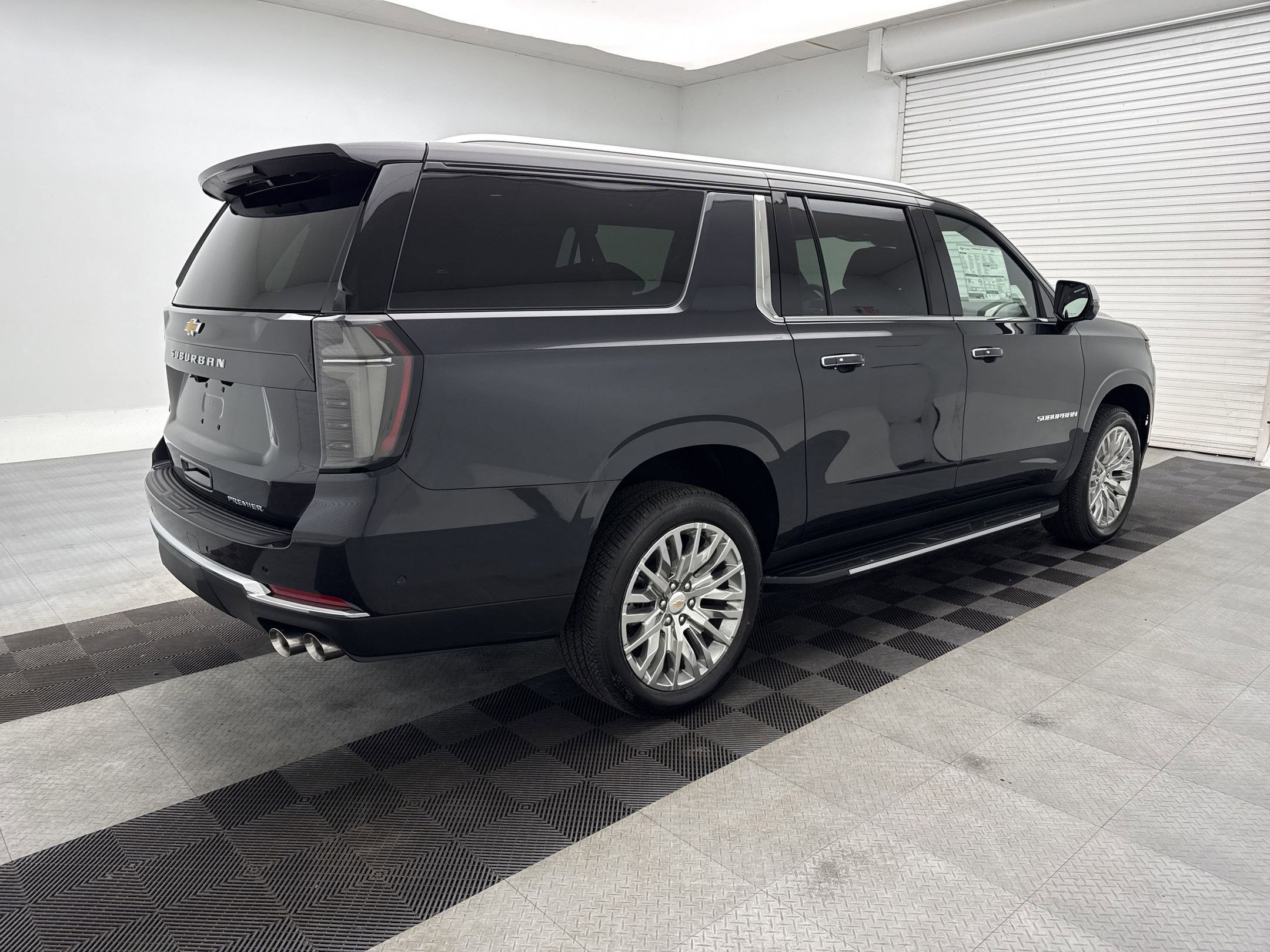 2025 Chevrolet Suburban Premier photo 4