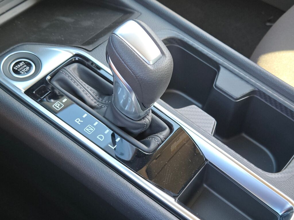 2025 Nissan Sentra SV photo 19