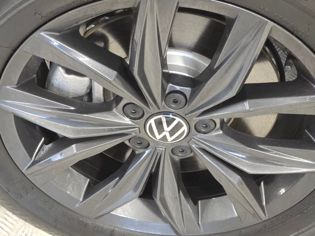 2024 Volkswagen Tiguan SE Wolfsburg Edition photo 7