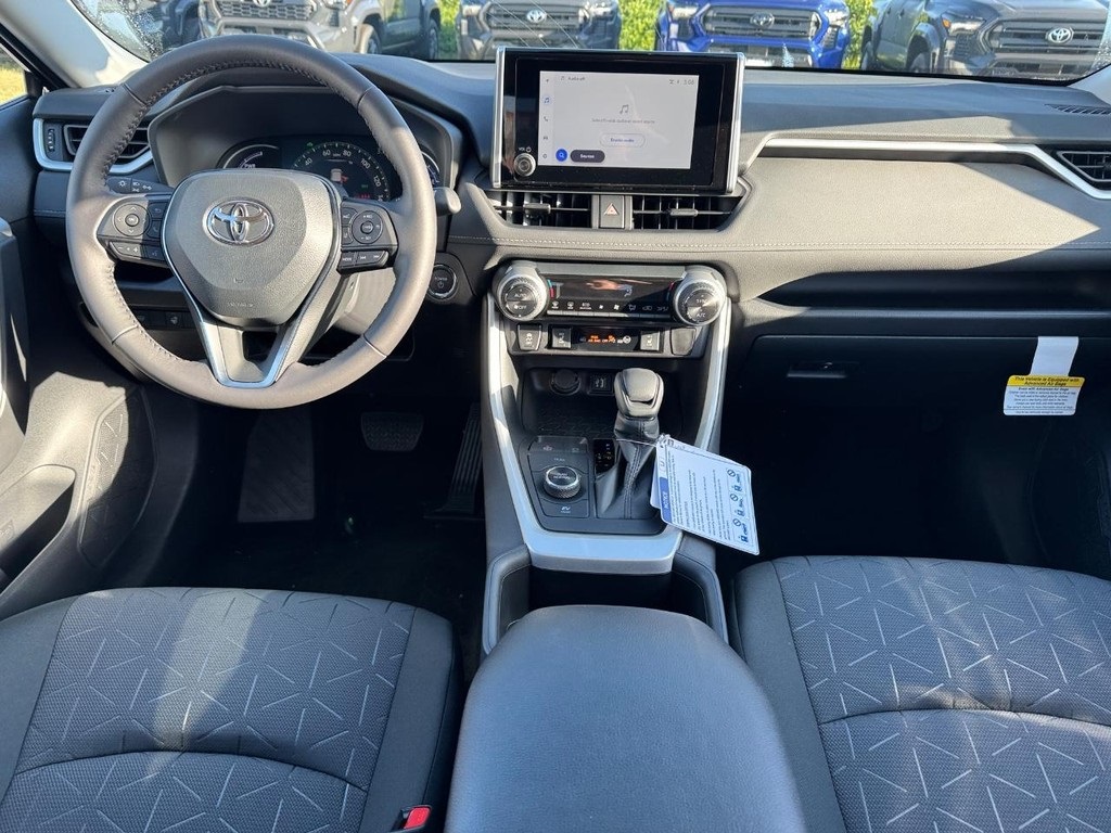 2025 Toyota RAV4 Hybrid XLE photo 6