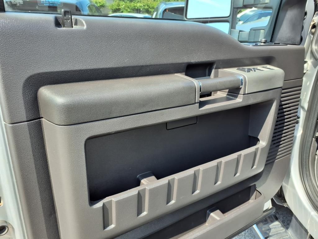 2011 Ford F-250 Lariat photo 10
