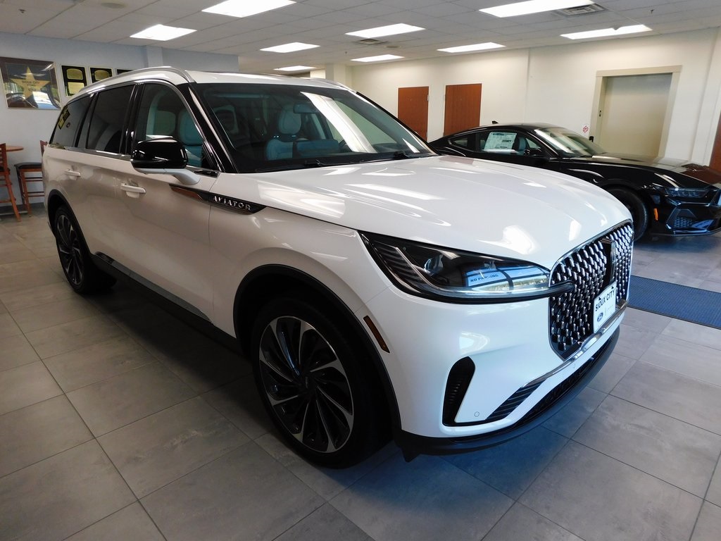 Image of Pre-Owned 2025 Lincoln Aviator Reserve