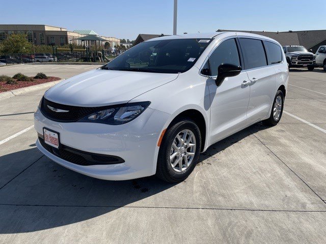 2026 Chrysler Voyager LX's photo