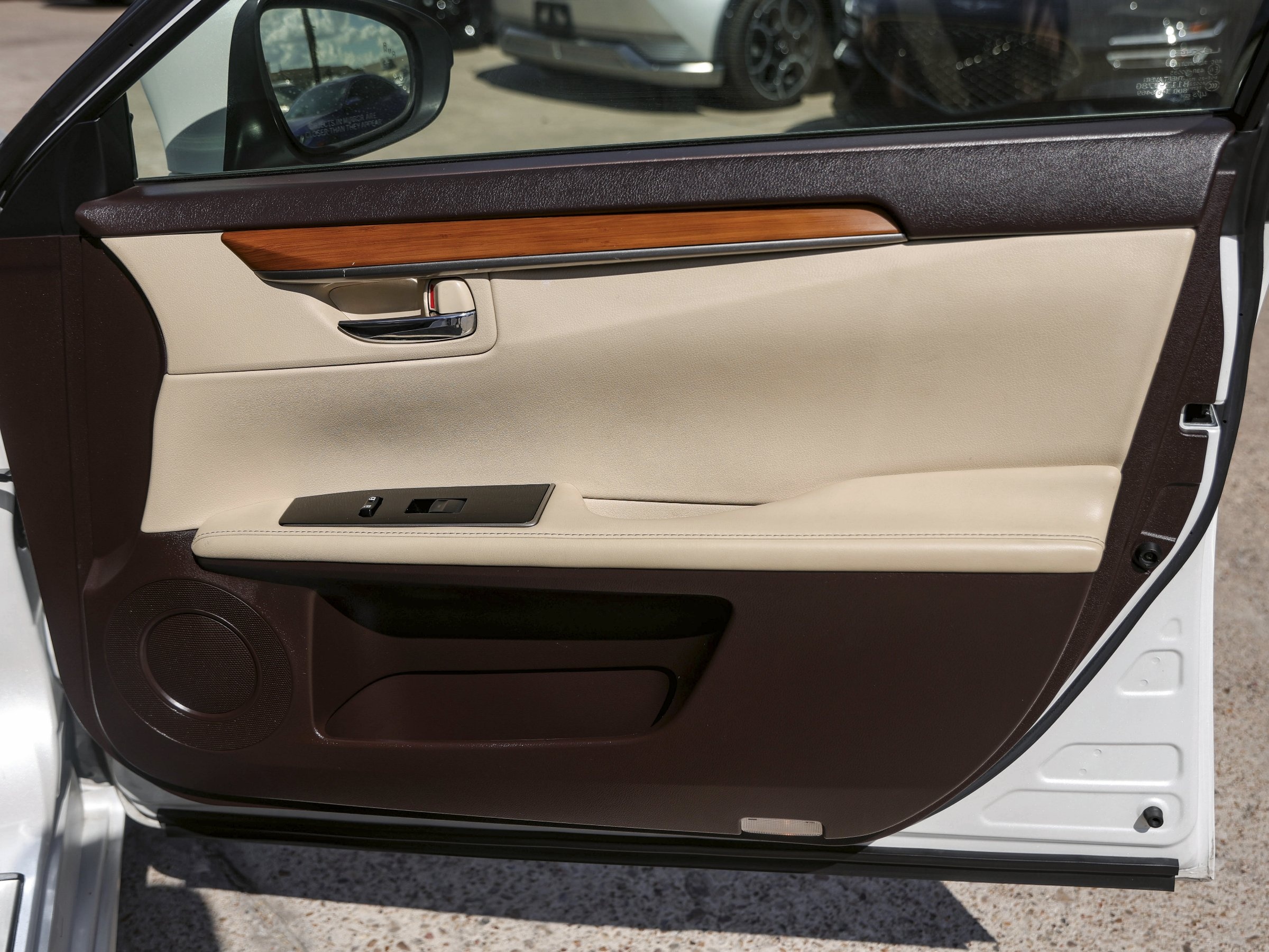 2016 Lexus ES 300h photo 29