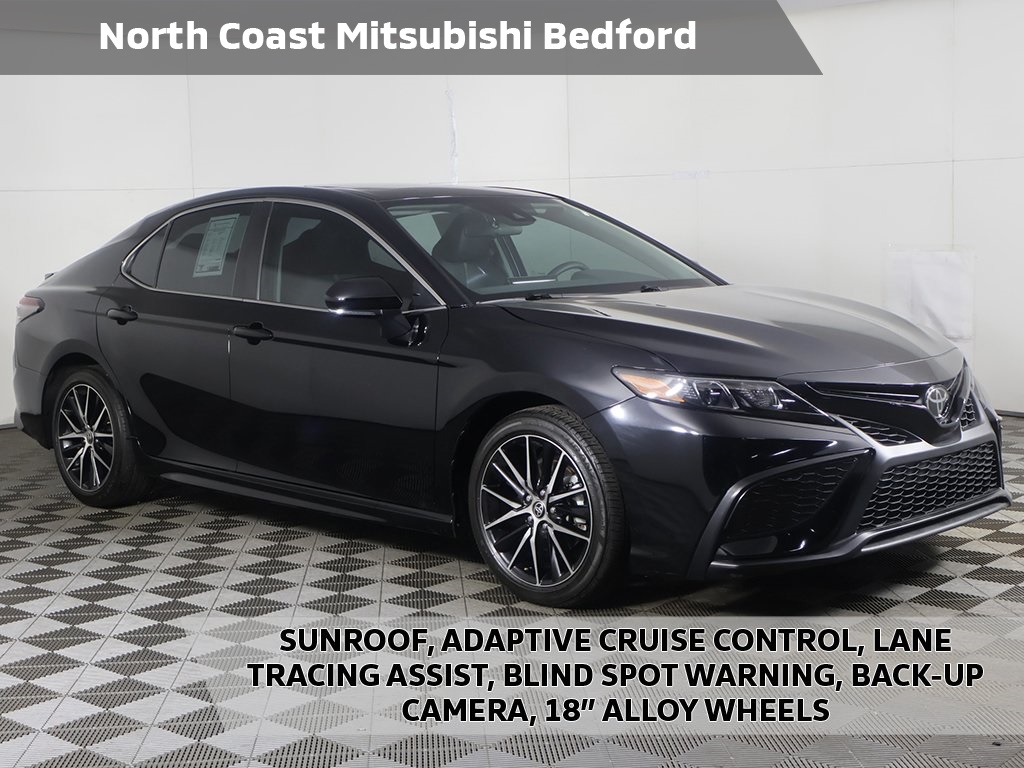 2024 Toyota Camry SE's photo