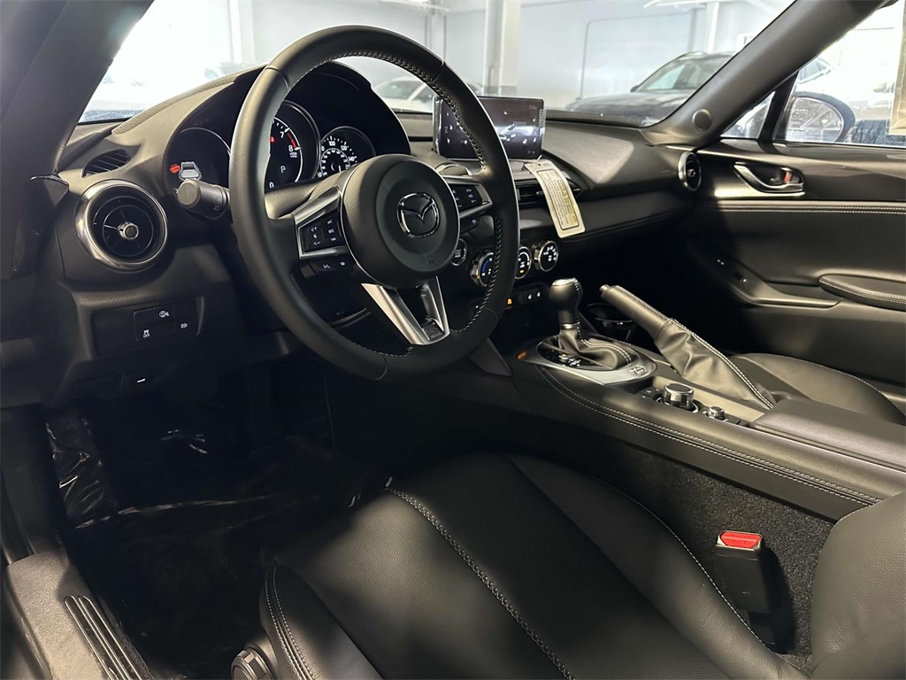 2025 Mazda MX-5 Miata Miata RF Grand Touring photo 2