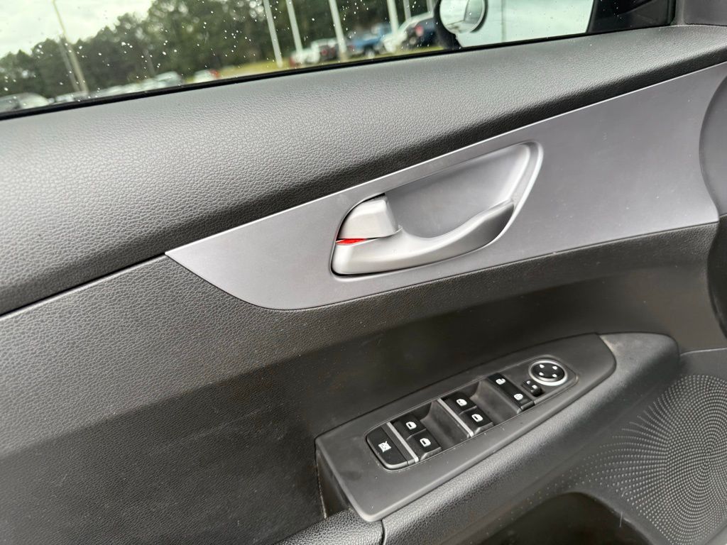2022 Kia Forte LXS photo 11