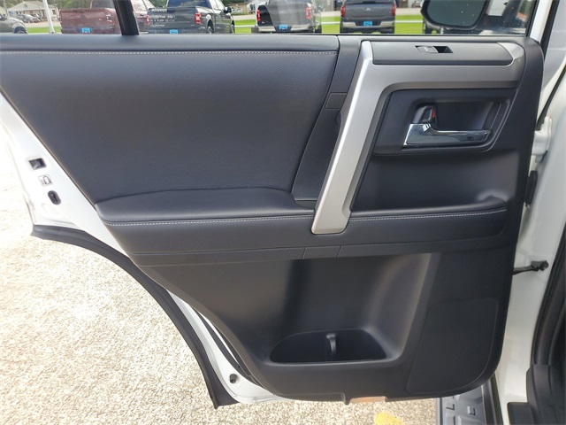 2017 Toyota 4Runner SR5 Premium photo 12