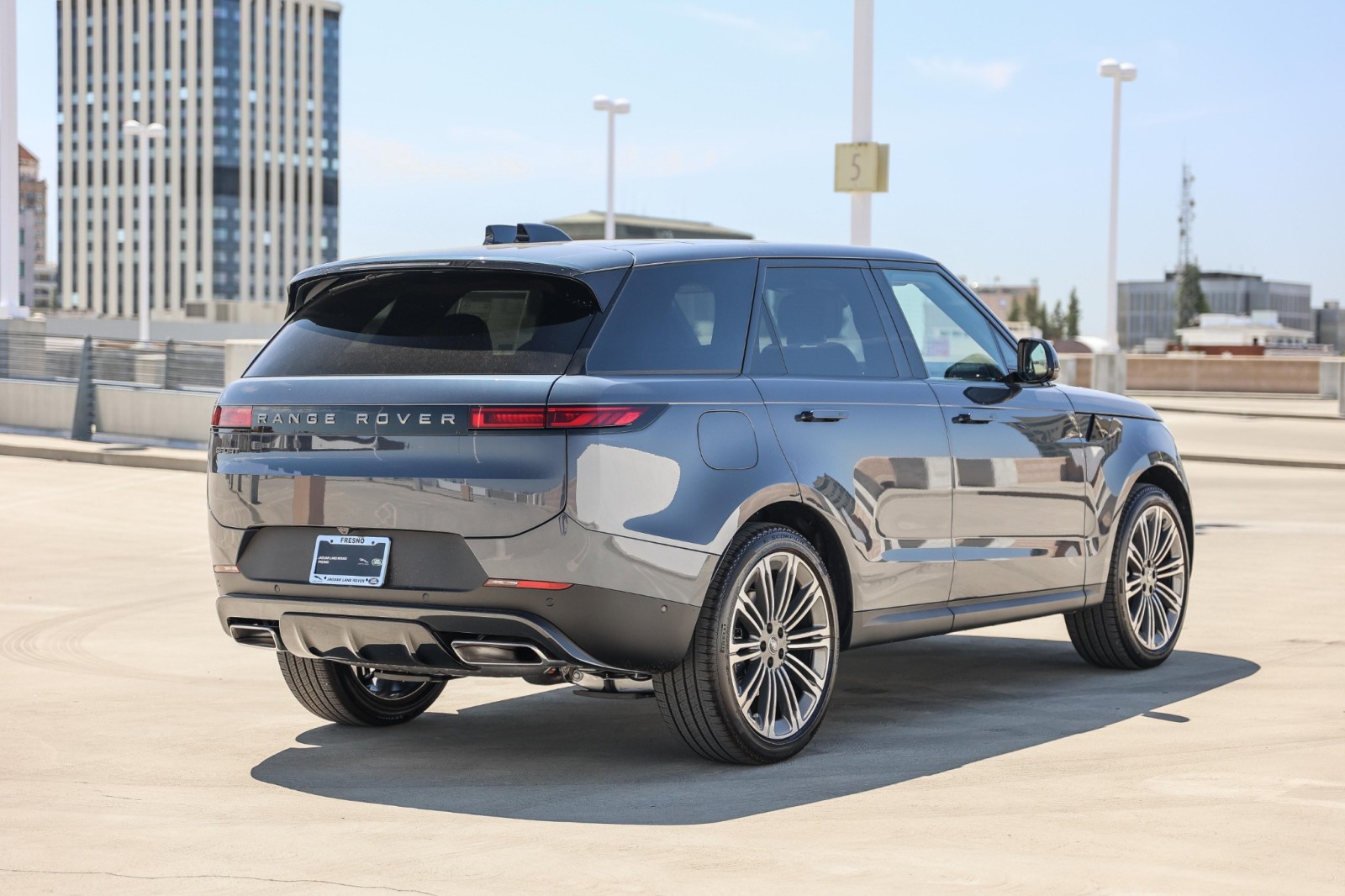 2025 Land Rover Range Rover Sport SE photo 4