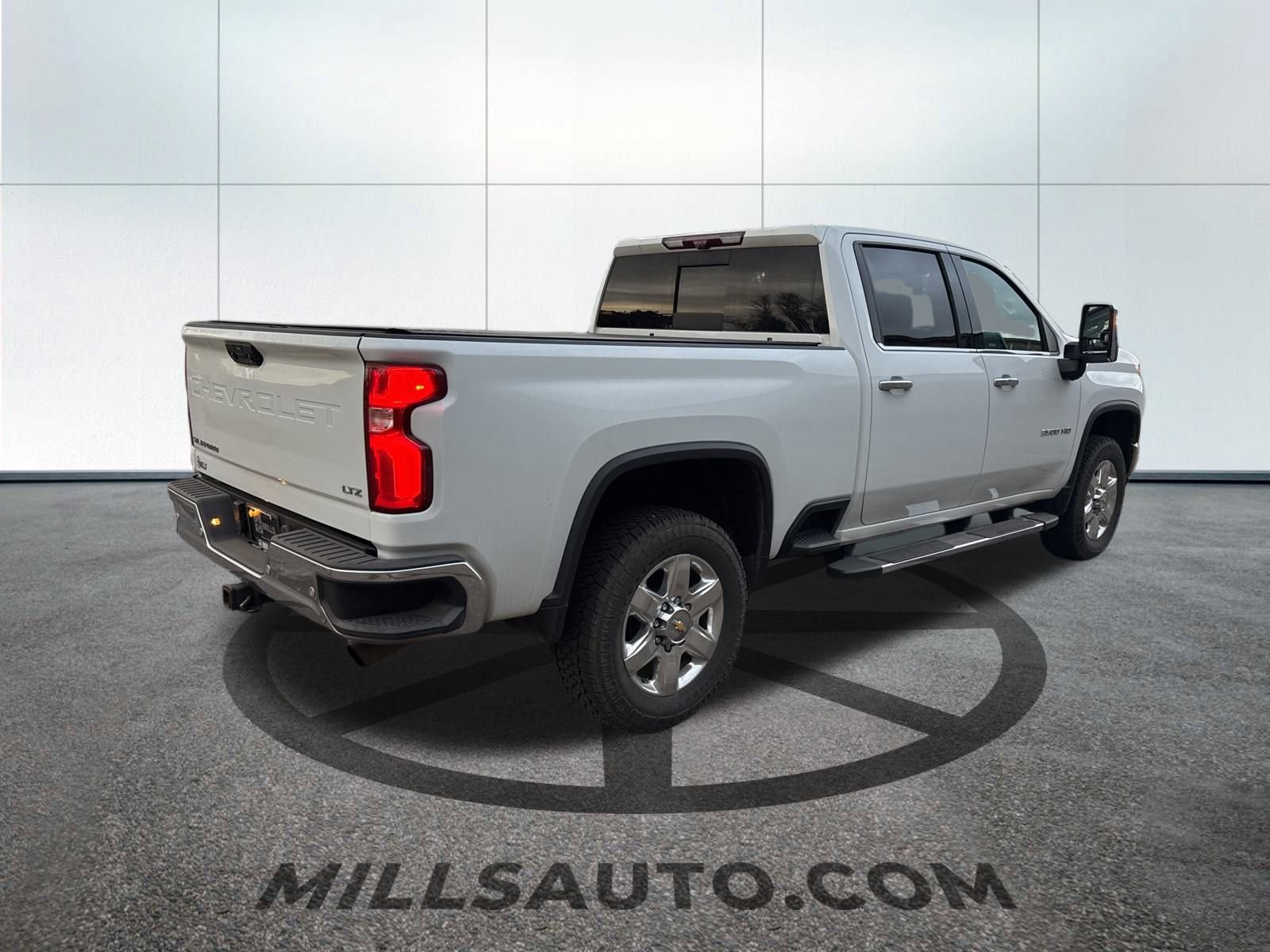 2021 Chevrolet Silverado 3500HD LTZ photo 3