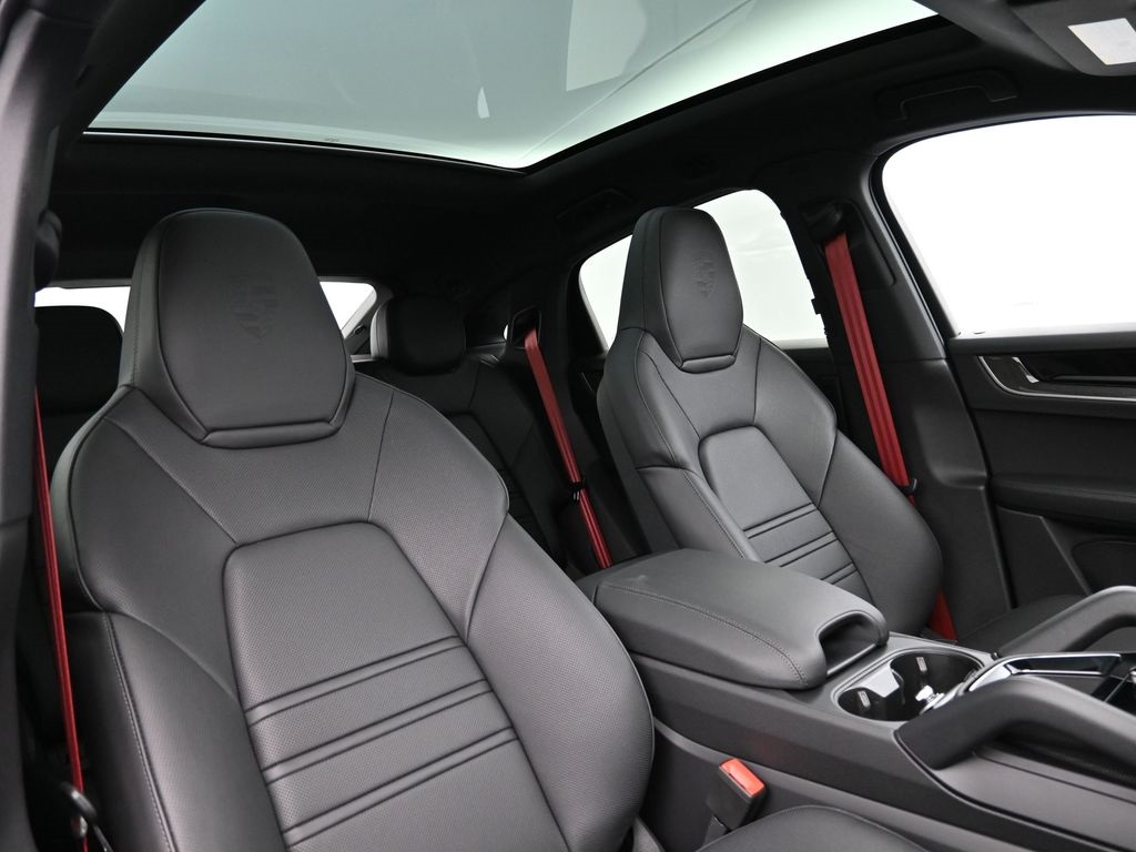 2026 Porsche Cayenne Coupe photo 28
