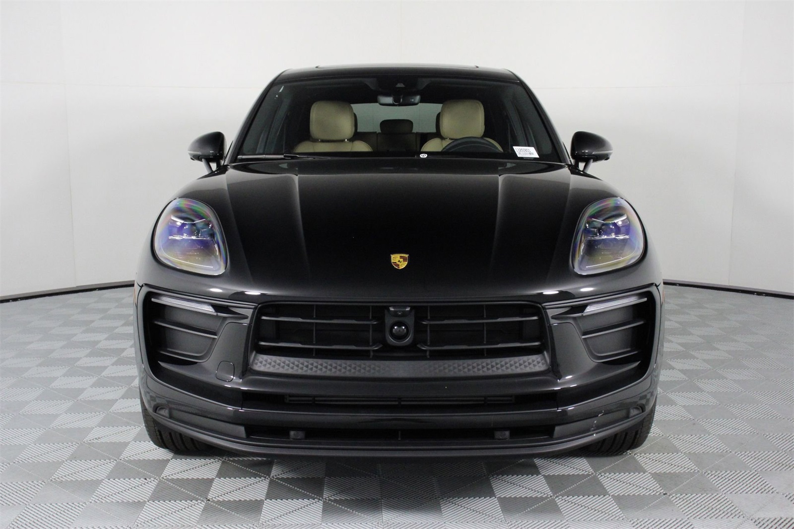 2025 Porsche Macan T photo 10