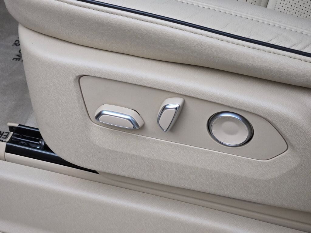 2021 Cadillac Escalade ESV Premium Luxury photo 25
