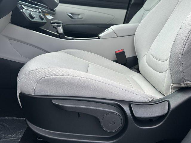 2025 Hyundai Tucson SE photo 8