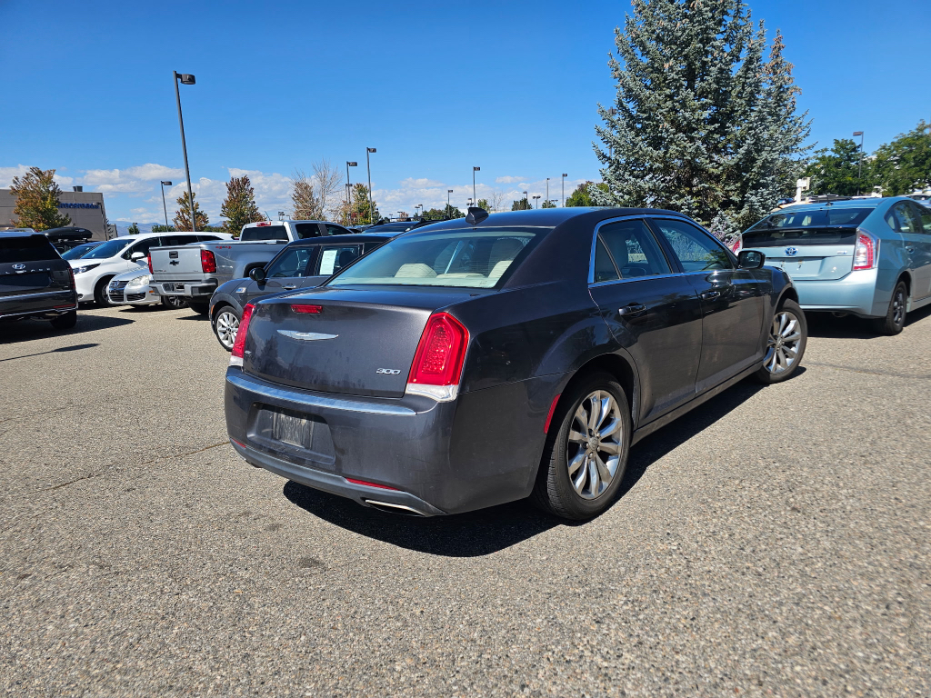 2016 Chrysler 300 Limited photo 2
