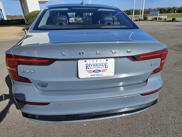 2024 Volvo S60 B5 Plus photo 4