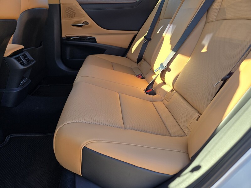2025 Lexus ES 350 photo 8