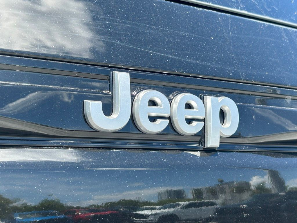 2025 Jeep Grand Cherokee Limited photo 16