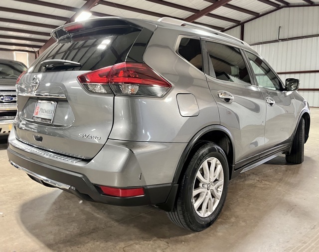 2018 Nissan Rogue SV photo 2