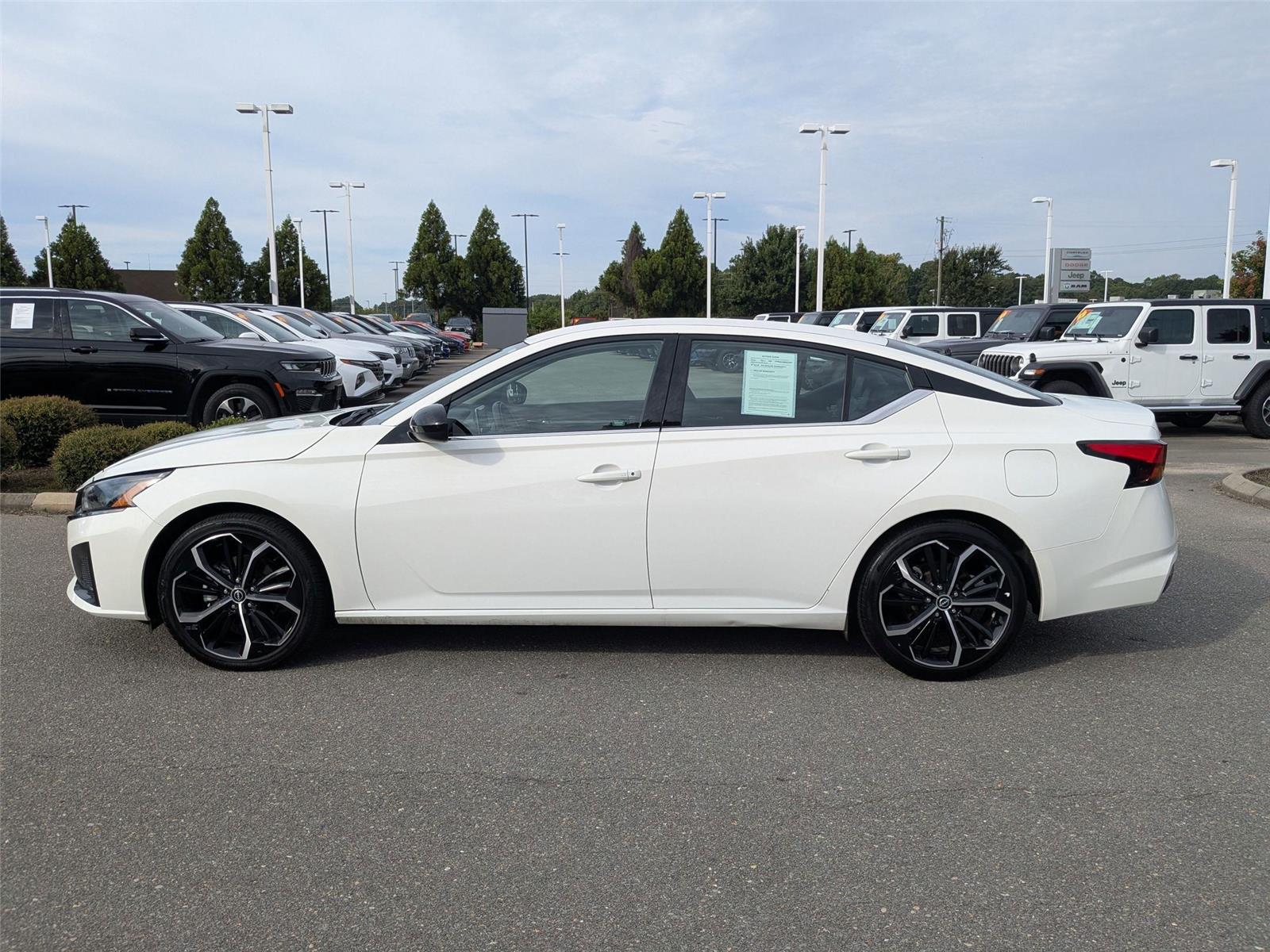 2024 Nissan Altima 2.5 SR photo 8