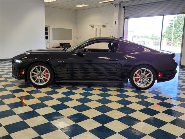 2024 Ford Mustang GT Premium photo 4