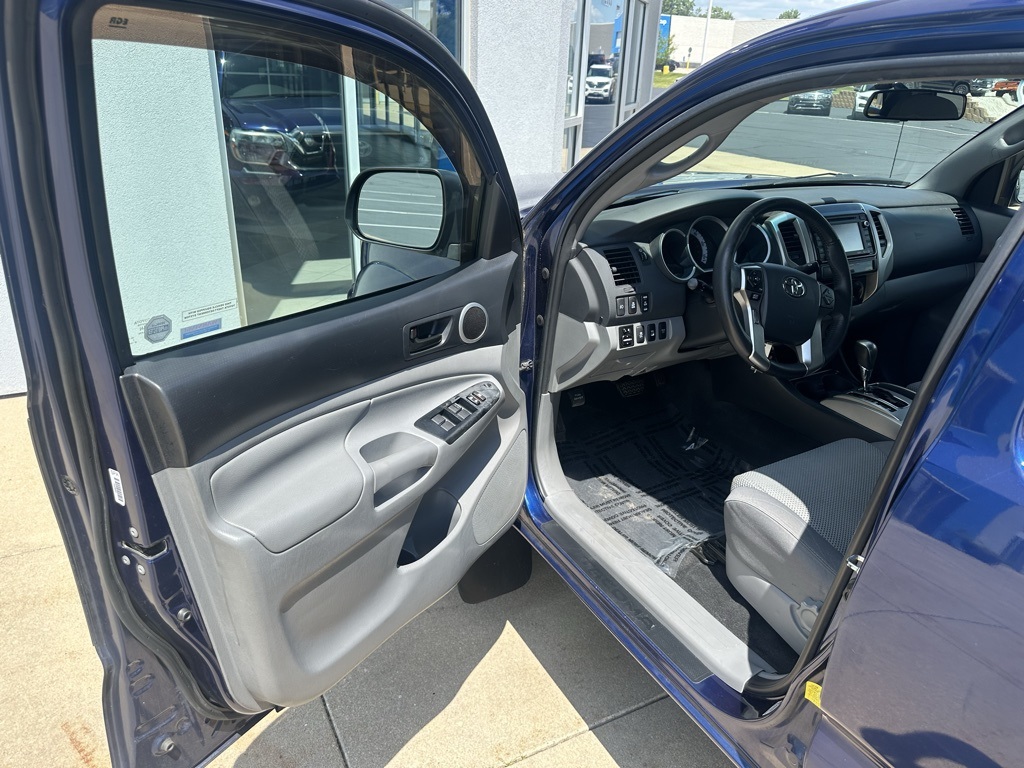 2015 Toyota Tacoma Base V6 photo 8