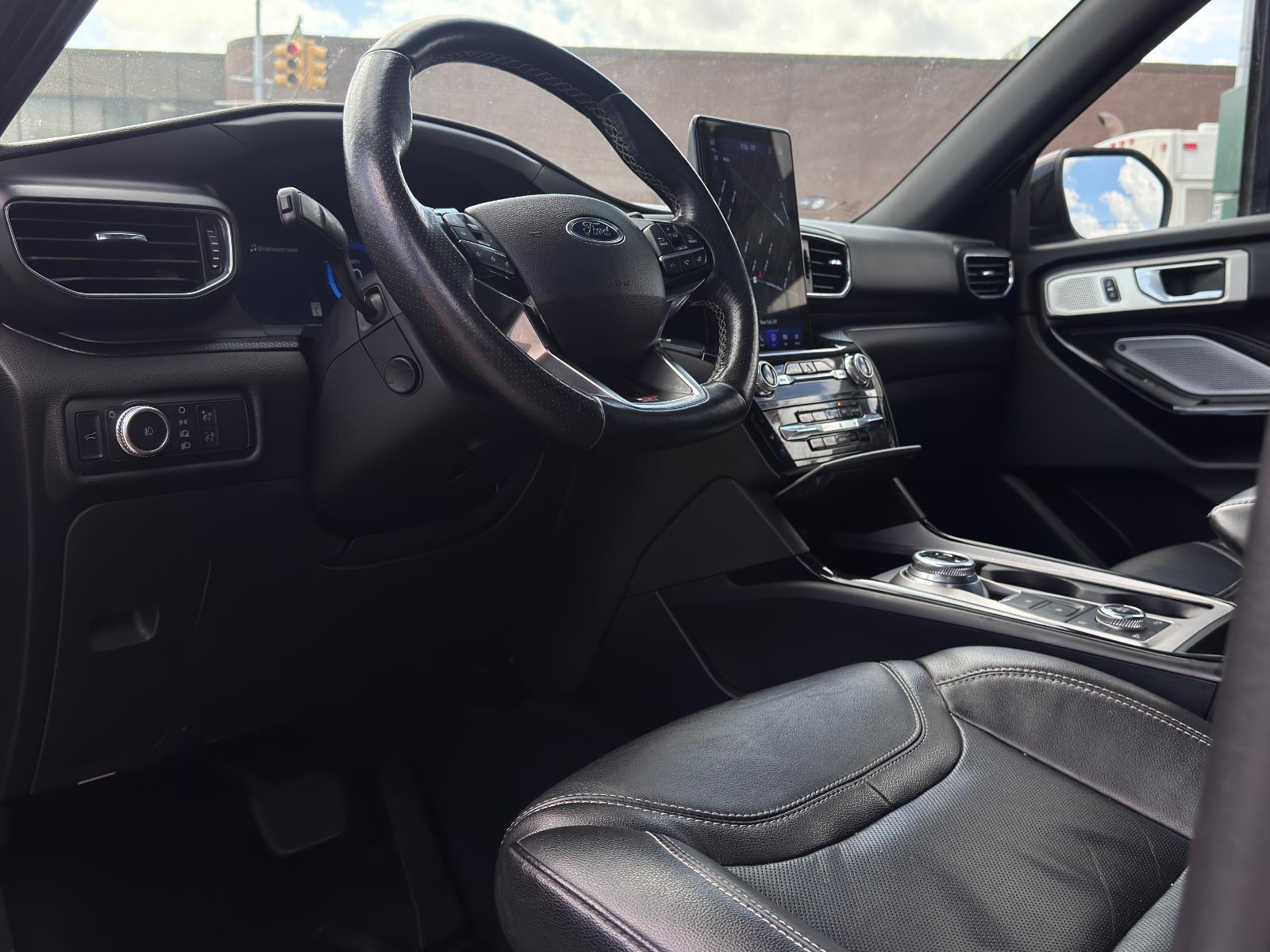 2022 Ford Explorer ST photo 15