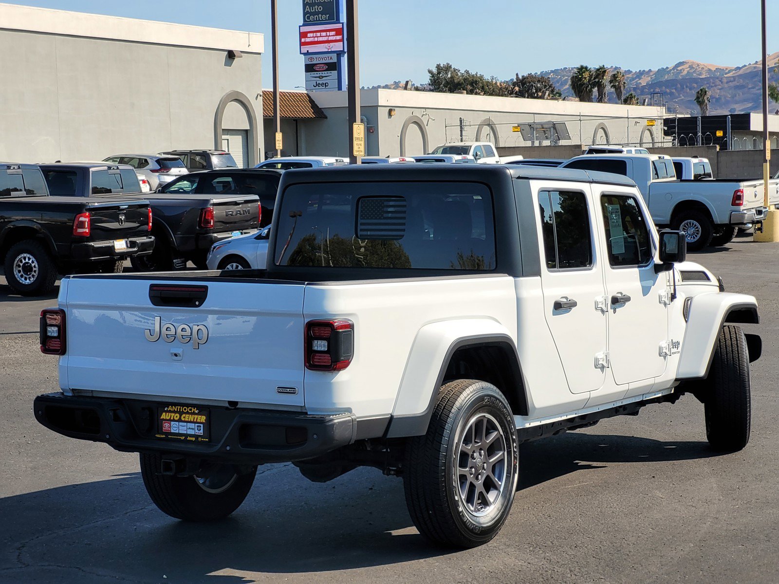 2020 Jeep Gladiator Overland photo 4