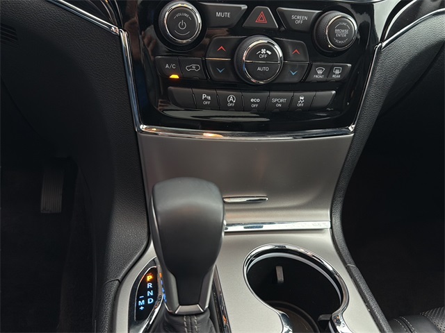 2019 Jeep Grand Cherokee Overland photo 20