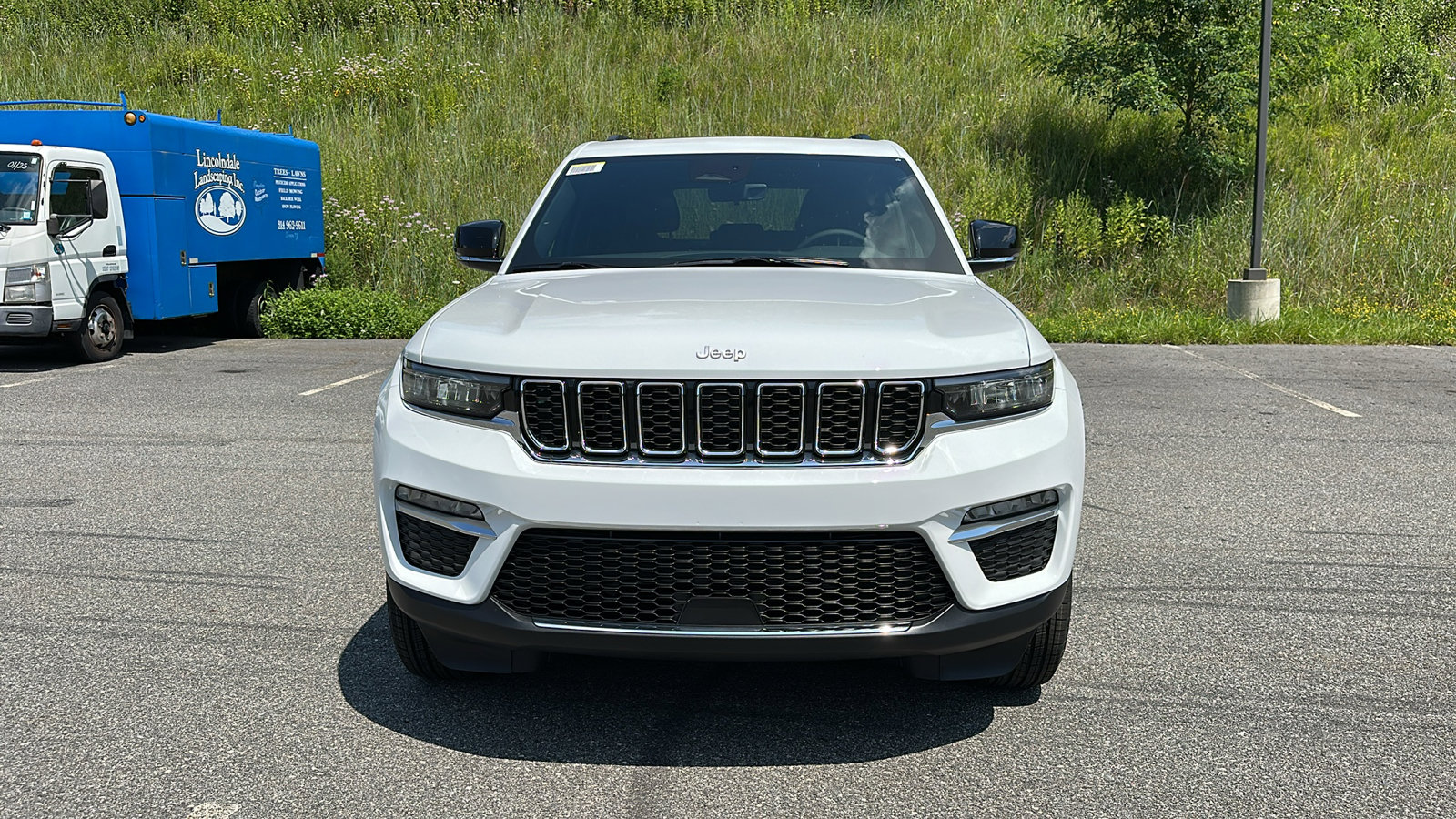 2025 Jeep Grand Cherokee Limited photo 3