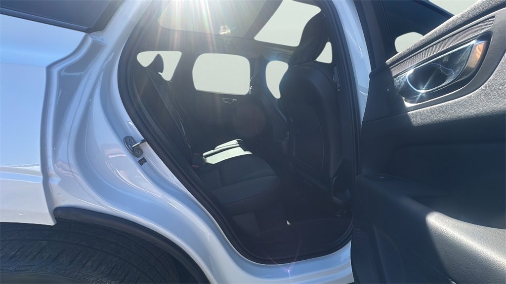 2024 Volvo XC60 B5 Plus photo 13